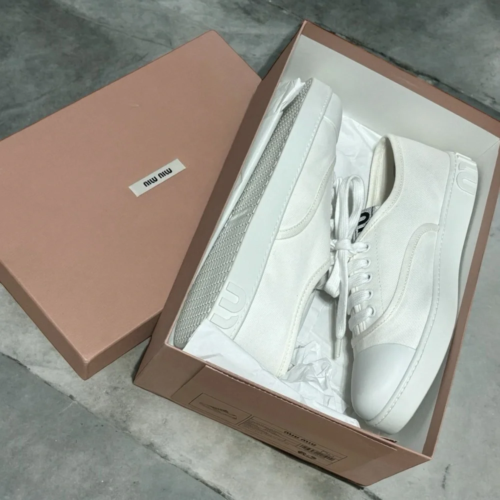 New In Box Miu Miu Calzature Donna Low Top Size. 8